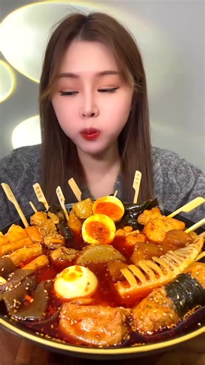 703K views · 10K reactions | ASMR Seafood eating show #foodie #sweets #satisfying #satisfyingvideo #seafood #yummy #mukbang #asmr #viralreels #shorts #ftb #fypシ #reelsfypシ | Home Foods | Facebook