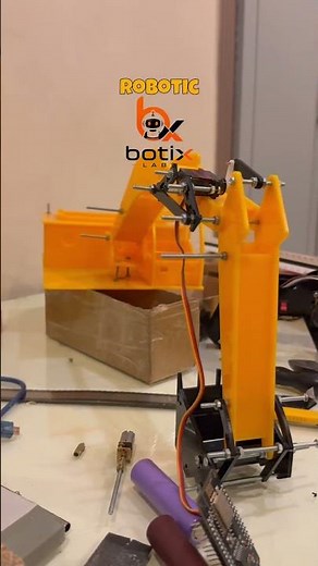Excavator Servo Motor Mechanism Explained | Build a STEM Robotics Excavator with Botix Labs