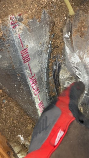 9.2K views · 3 comments | IS THIS THE CORRECT WAY TO DO DUCTWORK? 樂路‍♂️ #CoolingCommunity #HomeComfortZone #ACQuestionsAnswered #YourCoolingPartner #ComfortLivingTips #AirWeGo #HvacTech #Hvac | Air We Go Air Conditioning | Facebook