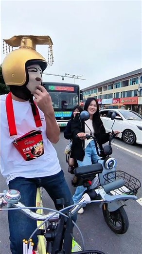 Can't keep a straight face, can't stop laughing! #搞笑 #憋笑 #大笑不歇