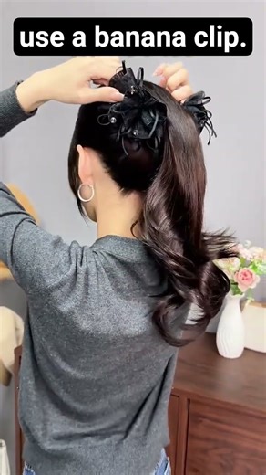 Flat head/thin hair sisters, take a look! Correct way to use a banana clip.