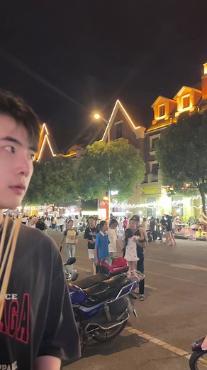 52K views · 1.3K reactions | [02082023] Lý Gia Hoa update douyin: “Thế giới ngoài kia ồn lắm, hãy sống cho cuộc sống của chúng ta” #jiaxin #lijiahua #laijiaxin | Tiểu Tâm Can Của Long Vương | Facebook