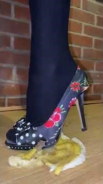 High heel food crushing ~banana trampling~ food smashing