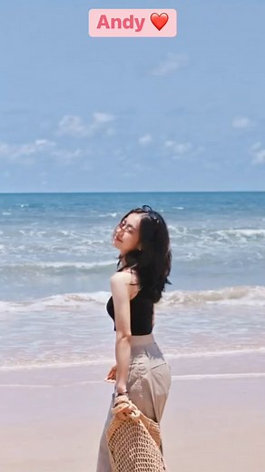 240K views · 944 reactions | Quẩy đi chị em! #andy #review #nghienphoido #tipsphoido #guu #xh #outfit #nghienphoido #croptop | Andy Review | Facebook