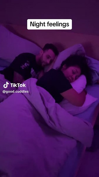 Ultimate Cuddle Tips for the Perfect Netflix and Chill Session