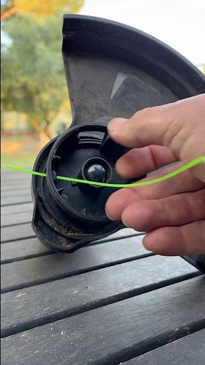 Astuce pour recharger en fil son coupe bordure#jardin#outil#tool#garden
