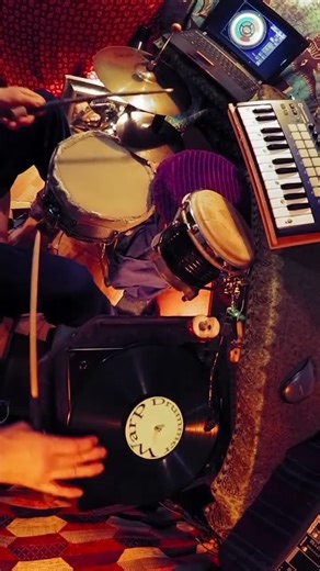 "Cosmos"🎇 Vinyl alignment. #experimentalmusic #scratch #turntable #beatmaker #drummer