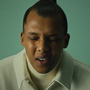 Le clip de « L’enfer » est maintenant disponible sur la chaîne YouTube de Stromae : https://www.youtube.com/watch?v=DO8NSL5Wyeg Précommandez son nouvel album Multitude ici ⇩ https://stromae.lnk.to/multitude | Stromae