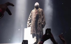 [Kanye]poopy-di scoop让人群疯狂