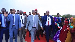 18K views · 1K reactions | Faalladda Warka: Safarka Madaxweynaha & soo dhawayntiisa Gobladda Dalku waxay muujinaysaa Taageeradda Xukuumadda loo hayo iyo midnimada shacabka. | Telefishanka Qaranka Somaliland | Facebook