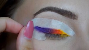 These eyeliner stencils help create the perfect wing in seconds. For more visit http://bethbenderbeauty.com | Insider Beauty