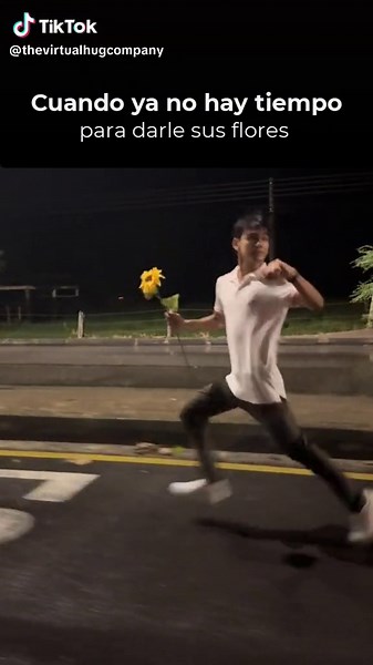 Flores Amarillas y Abrazos Virtuales para Regalos Especiales