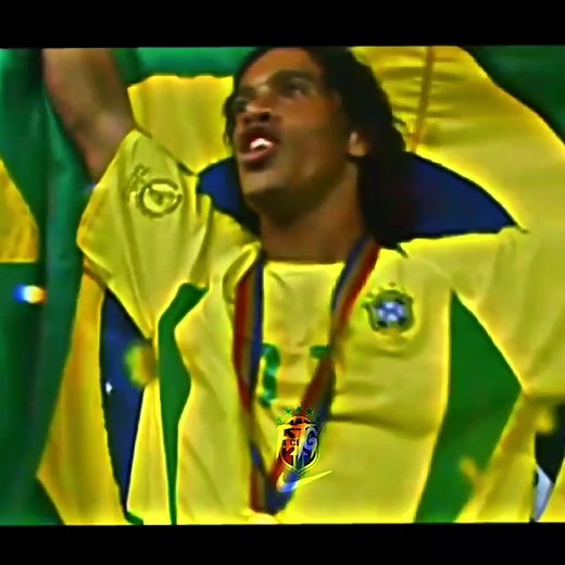 the best dribbler in history🔮🥶🇧🇷#drible #futbolarte #goat #edit #futebol #ronaldinho #ronaldinhogaucho #bruxo @Ronaldinho