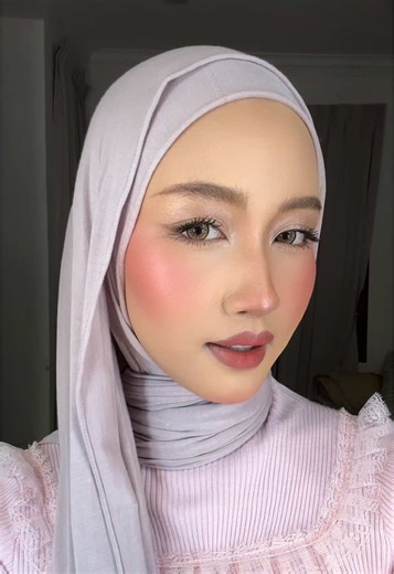 bombshell makeup? #fyp #makeuptransition #makeup #makeupforbeginners