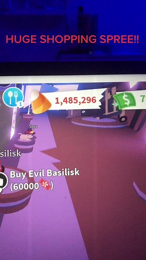 Huge shopping spree! Watch me buy loads of the Halloween pets☺️ #halloween #adoptme #hugespend #foryoupage #omg