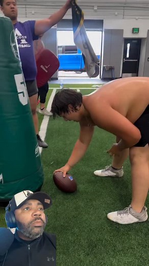 Centers Don’t Get Enough Love ❤️ This Drill PROVES Why They’re Different. The center’s the heartbeat of the offense 💪 Watch this blocking drill and tell me this position ain’t BUILT DIFFERENT #youthfootball #footballcoach #footballdrills #football #peeweefootball #tacklefootball #youthsports Credit: trench_mobb_academy | Beast Pod: A Youth Football Coaching Podcast