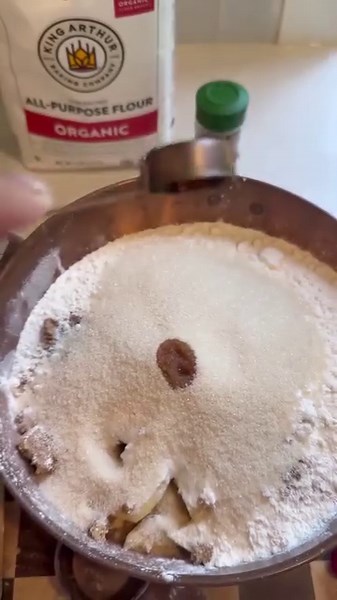 This just in from @flaglerbeachfarmhouse: I was really craving some dutch apple pie. So, I scrounged around to see if I had all the ingredients and made this simple recipe! It’s so yummy fresh out of the oven with vanilla ice cream.🍎🥧 | Gotham Steel Pans