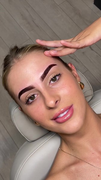 This brow transformation 🪄✨#browgame #beforeandafter #browtransformation #browsatisfaction #hybridbrows