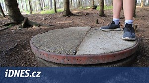 Zemanův domnělý pramen Oslavy je zničený, po cedulce zmizel i domeček - iDNES.cz