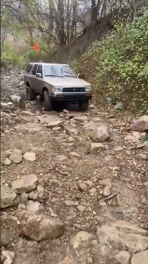 1995 Toyota 4runner on the rocks at Badlands offroad park. Stock 2nd gen 4runner offroad