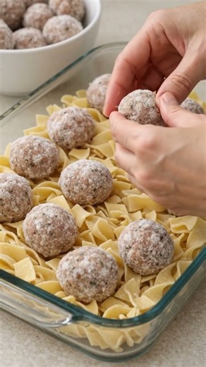 🍝🥩 Creamy Meatball Egg Noodle Casserole