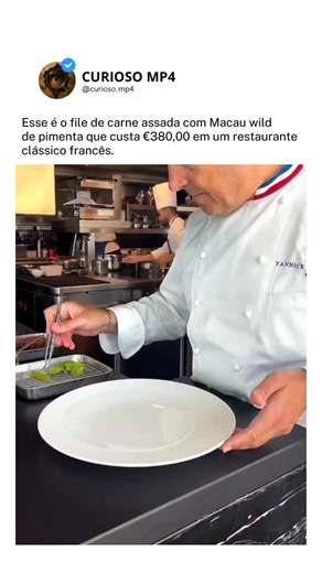 Curioso mp4 on Instagram: "Siga @curioso.mp4 para expandir sua mente com curiosidades que te deixam mais inteligente No lendário La Tour d’Argent, um dos restaurantes mais antigos e icônicos de Paris, a comida deixa de ser refeição e vira obra de arte histórica. 👨‍🍳✨ O chef Yannick Franques, Meilleur Ouvrier de France, assina um prato que carrega séculos de tradição francesa em cada detalhe. O filé de rosbife francês com pimenta selvagem de Macau vem acompanhado de rabo de boi cozido lentament