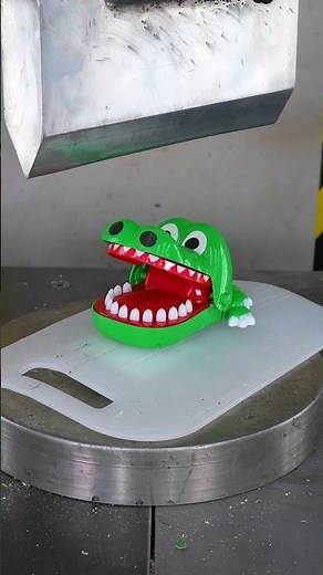 New Mega Worm Maker vs. Skittles – 300 Ton Madness! 🌈🐛💥 #wormmaker #skittles #satisfying