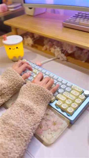 Typing on My Noisy but Adorable Custom Keyboard!
