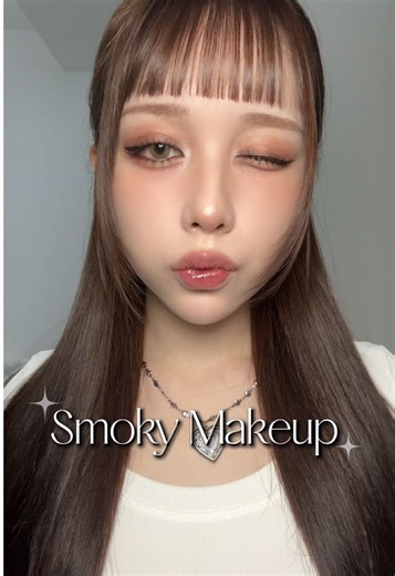 スモーキー系メイクとCRUUMのカラコン紹介