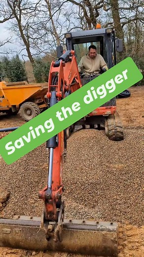When digger tracks get jammed, this is the way to free them up #digger #help #stuck #landscapers #gardens #garden #landscaping | The Landscaping Lounge