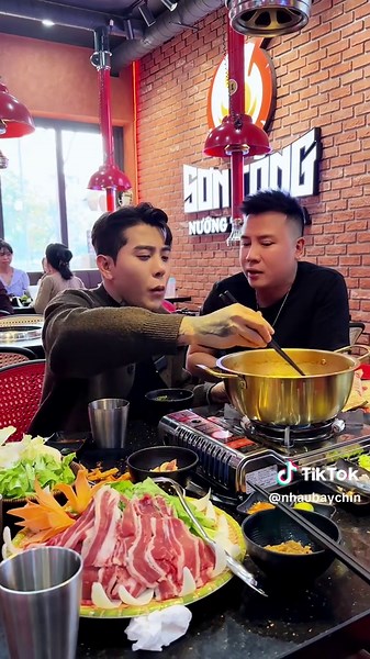 Lẩu Không Mì: Trải Nghiệm Thú Vị Với Món Ăn Việt