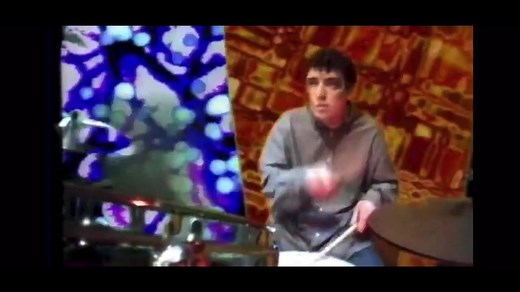 2.6K views · 124 reactions | OASIS ‘Supersonic’ I know a girl called Elsa She's into Alka Seltzer 1994 TV debut on The Word bit did that audience realise they were witnessing a slice of musical history? Watch the full performance here https://youtu.be/81Z-WRuQe2w | Manchester Music Forever | Facebook