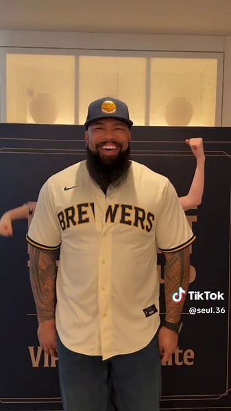 Eric Thames and Kim Hanseul (Seul.36) Big Guy Baseball Clip