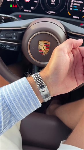 Exploring the Elegance of the Rolex GMT Master II Batman