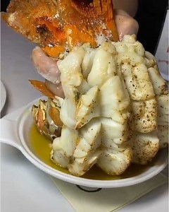 203K views · 702 reactions | This lad visits some of the top eateries in Las Vegas - these meals look unreal! 襤 | FOODbible | Facebook