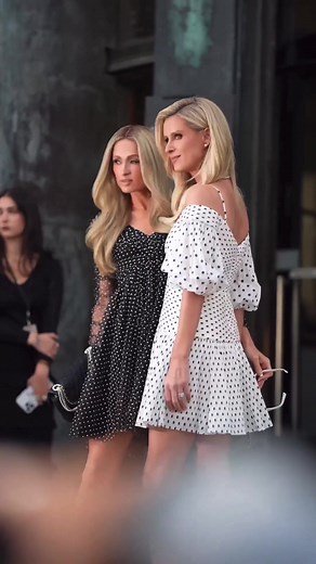 #Sliving with my sis at #ParisFashionWeek, Loves it💖 👯‍♀️🔥 | Paris Hilton