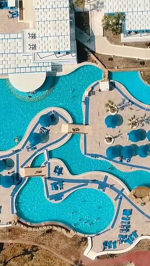 Futura Club Albatros Palace, la tua vacanza in Mar Rosso direttamente sulla spiaggia, a Sharm el Sheikh ❤ Situato nella Baia di Ras Nasrani, con una vista mozzafiato sull'isola di Tiran, il resort è un paradiso per chi cerca relax e bellezza. Con 6 ristoranti che offrono un'ampia scelta culinaria e la formula "Hard All Inclusive", ogni momento sarà un'esperienza indimenticabile. Immerso in un paesaggio suggestivo, circondato da giardini curati e da una barriera corallina spettacolare, il Futura