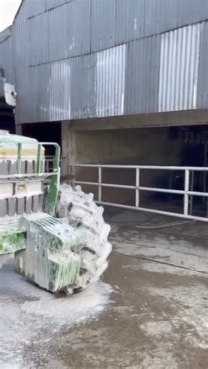 Agri Pro – Heavy Duty Active Foam. Safely remove the heaviest dirt and grease built up from agricultural machinery and equipment. Available in 1L, 5L and 25L drums. https://www.grasstecgroup.com/product/agri-pro-heavy-duty-active-foam/ | Grasstec