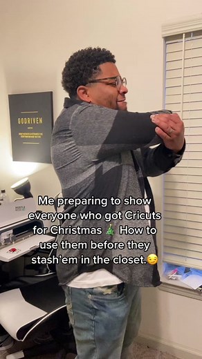 Think I really hurt my back with this video 😂 but ya get the message! Lets get it! 💪🏽 #cricut #cricutprojects #cricuthacks #cricutforbeginner #cricuttutorials