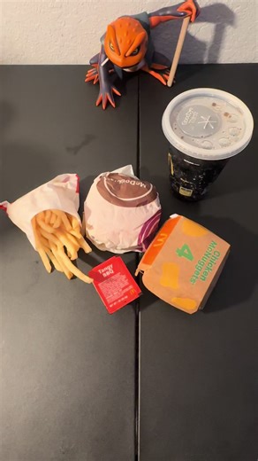 I’m thick #foodtiktok #foodie #mcdonalds #rivals #foodreview | food