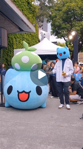 貓貓蟲咖波廣播站 on Instagram: "#咖波十週年特展 開幕日活動全紀錄，很開心大家能與 #咖波 @bugcat_capoo 、作者亞拉、多位圖文插畫家與特別嘉賓 @jhtseng13 ，到現場幫咖波慶祝10歲生日！ 趕快來現場看看吧，多款全新《貓蟲世界》首次亮相的 #貓蟲 角色，就在華山等著你！"