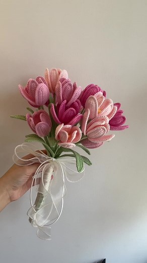 Nhẹ nhàng mà tinh tế #hoalen #crochetflower #gift #crochet #giftideas #crochetideas #hoacuoibanglen #hoacuoi