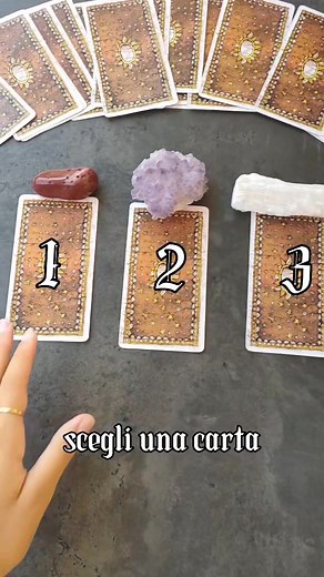 a te la scelta 🔮 #letturatarocchi #tarocchiinterattivi #tarocchigratis #sibilleperte #answer #foryou #witchtok #tarocchi #witchcraft #cartomanzia #witchesoftiktok