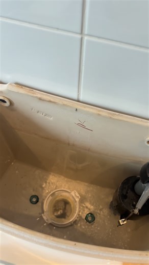 Top Notch Plumbers | How to change a flush valve without turning the water off 🚽 #flush #toilet #diy #howto #plumbing #plumbingservices #plumber #plumberlife... | Instagram