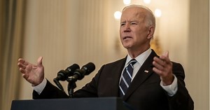 Fox News brainwashes anti-vaxxers — and the press blames Biden