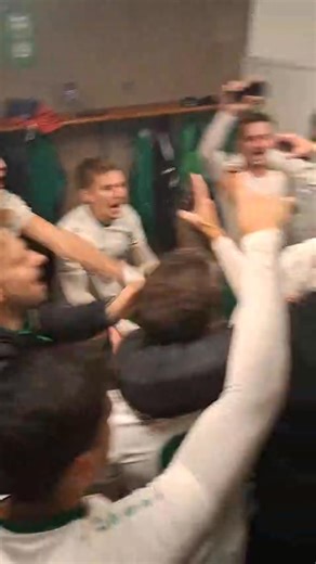 "Derby's speel je niet, die win je!" Wedstrijdverslag KFC Meise - KVK Wemmel Derbytime op De Nekker tussen de nummers 5 en 6 uit het klassement. Coach Sadio Ba kon geen beroep doen op de geschorste Timo Draelants, de gekwetsten Branco Smits, Jeffrey Lathouwers en Sebastien Moyson, evenals de langdurig geblesseerde Kian Verlooij die voor een lange revlidatie staat en we via deze weg een spoedig herstel toewensen. Kian zal gemist worden op het middenveld met zijn balvastheid maar komt sterker teru