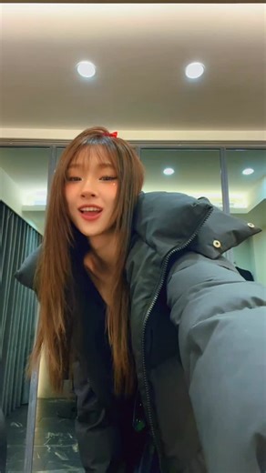 babyMINT 熙妍 Siena on Instagram: "妝髮時間之聖誕配色的first love ❄️ #merrychristmaseveryone #firstlove #remix #dance"