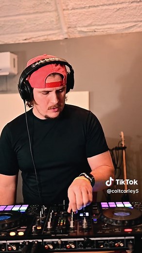 Toby Keith Tribute Mashup: Dreamwalking & Walking on a Dream
