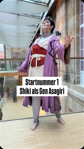 DCM on Instagram: "Wir möchten euch vor dem neuen Season Start noch einmal einen genaueren Blick auf alle Teilnehmenden des DCM Finales 2025 geben 🫶🔥. So here we go mit Startnummer 1. Bei der Umsetzung von Gen Asagiri zeigt @shiki_living.art.cosplay_ jede Menge Hingabe. Der Stoff ist selbst gewebt – mit rund 22.000 m Garn. Seil und Schnürband sind handgesponnen und geknüpft, Säume ausgekämmt und mit Airbrush den letzten Schliff gegeben. Viele Nähte wurden per Hand mit einem Blindstich versäube