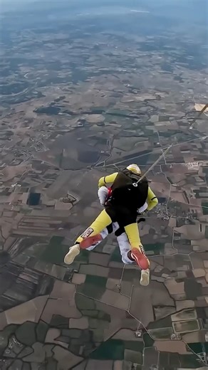 Arta salta con paracaidas!